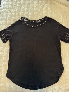 Effortless Black Short Sleeve Grommet Tee by Apt. 9